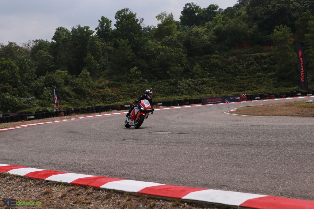 Biker Việt trải nghiệm siêu mô tô Honda RC213V-S trị giá hàng tỉ đồng ảnh 6