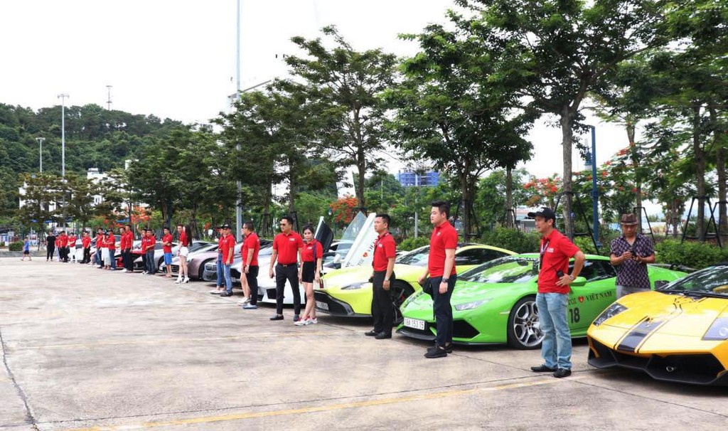 Cận cảnh đoàn siêu xe Car Passion 2019 tại Tuần Châu, Hạ Long ảnh 1