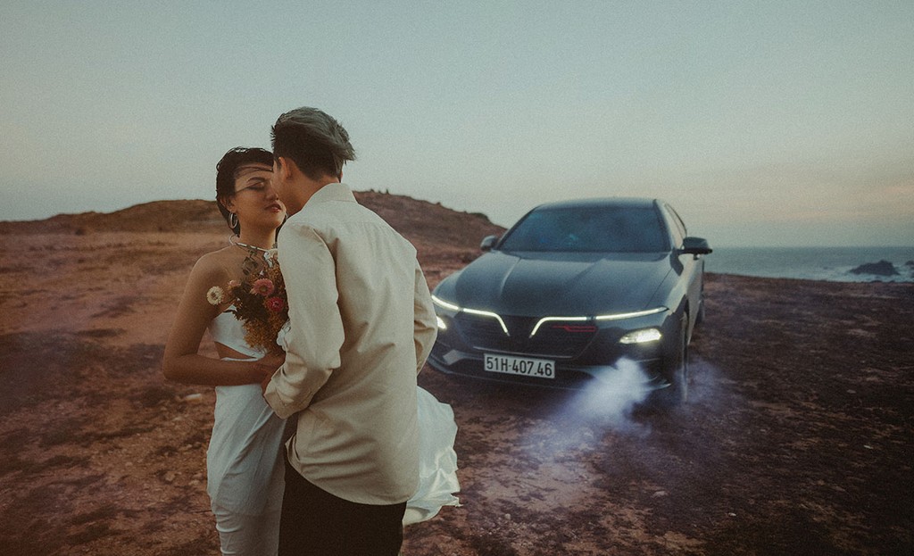 Bộ ảnh cưới cá tính với xe VinFast Lux và BMW của cặp uyên ương trẻ yêu xe mê tốc độ ảnh 13