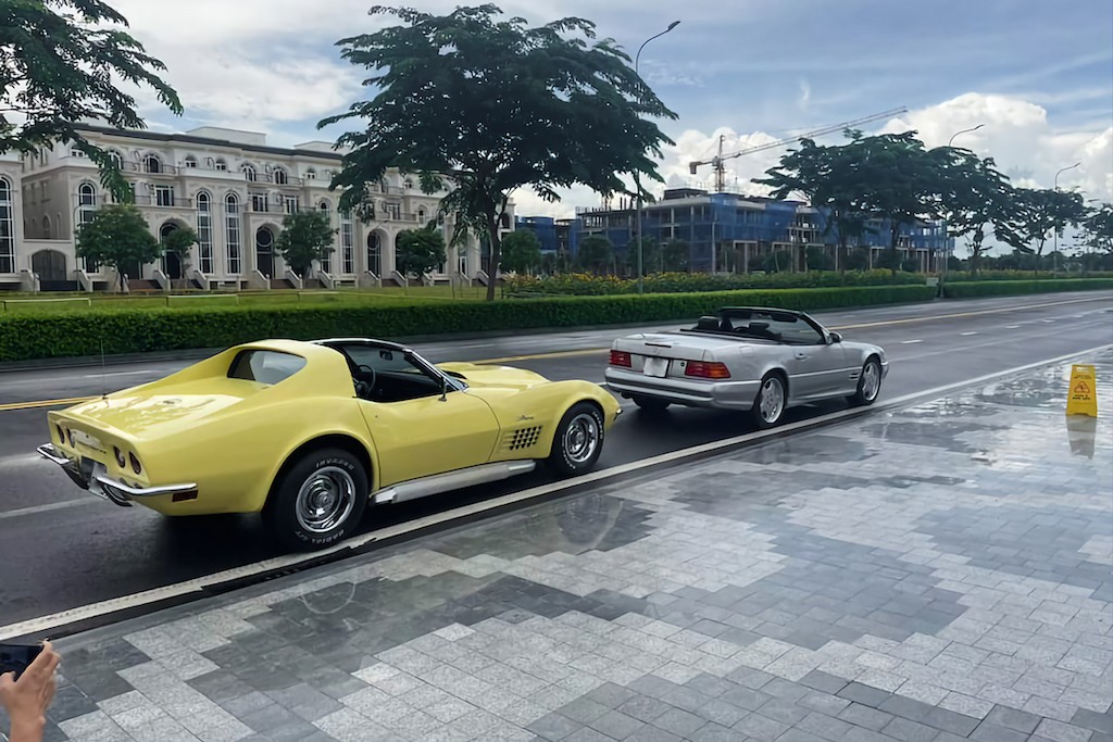 Không dừng lại ở Chevrolet Corvette C2 mui trần, Việt Nam ghi nhận thêm một chiếc Corvette hàng cổ nữa xuất hiện ảnh 1