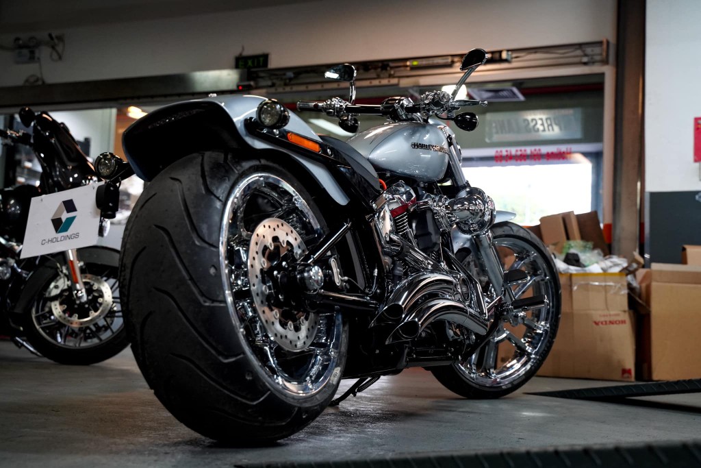 Cường Đô La được tặng mô tô Harley-Davidson Breakout trị giá gần 2 tỷ làm quà Giáng sinh ảnh 6