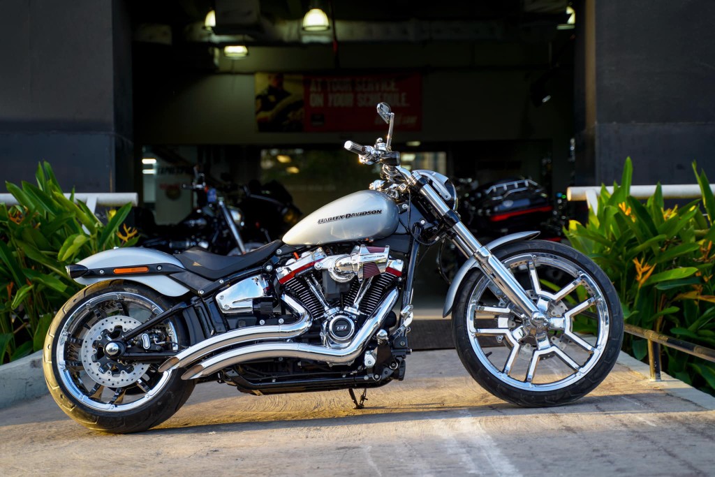 Cường Đô La được tặng mô tô Harley-Davidson Breakout trị giá gần 2 tỷ làm quà Giáng sinh ảnh 5