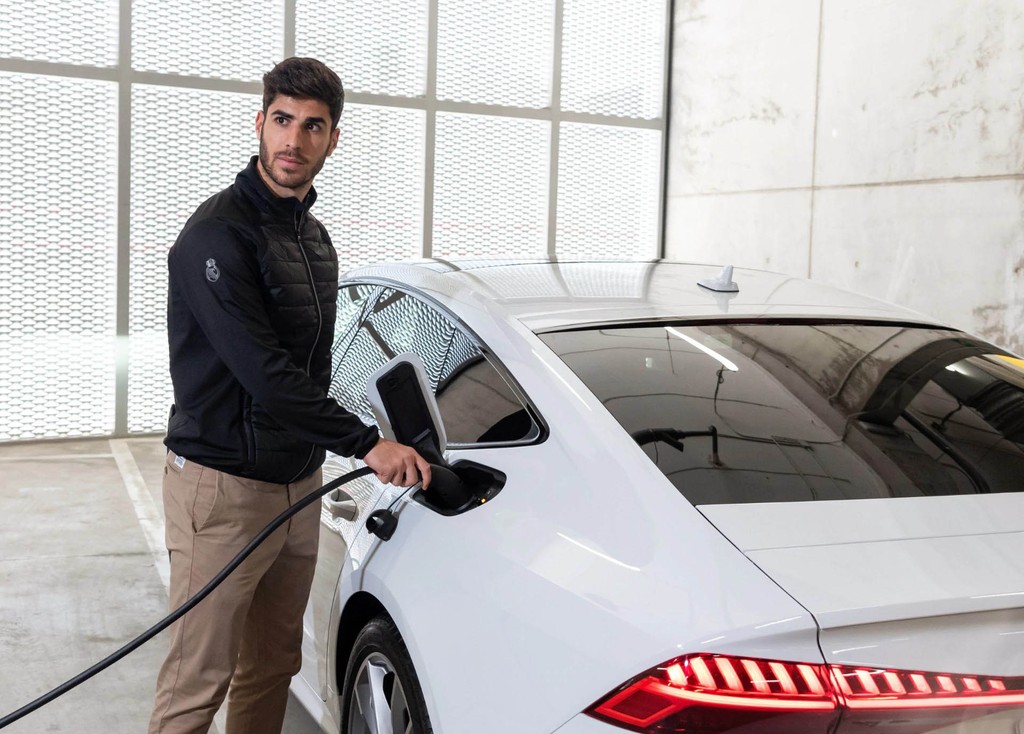 Dàn cầu thủ FC Real Madrid lại được tặng loạt xe Audi “hàng hot” trước mùa giải mới ảnh 6