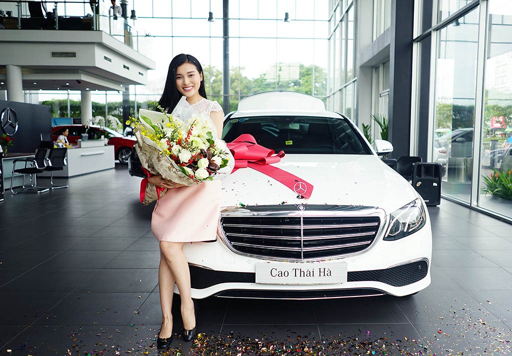 DV Cao Thái Hà lên đời xe sang, tậu Mercedes-Benz E200 2017