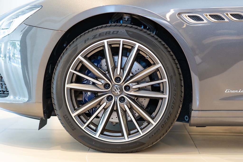 Diễn viên Trần Bảo Sơn tậu Maserati Quattroporte giá gần 9 tỷ đồng ảnh 7