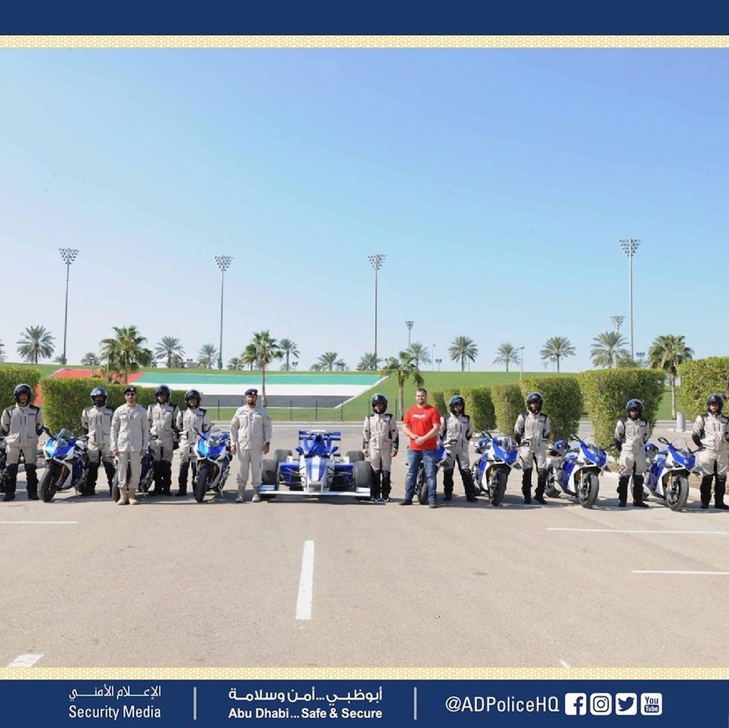 Cảnh sát Ả Rập lại “chơi lớn”, lần này đem siêu mô tô Ducati Panigale V4 R đuổi tội phạm ảnh 6