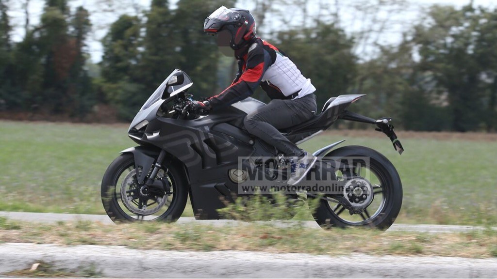 Xe đua WSBK dân dụng Ducati Panigale V4 R sắp trở lại sau 3 năm, sẽ có mâm carbon và phuộc điện? ảnh 3
