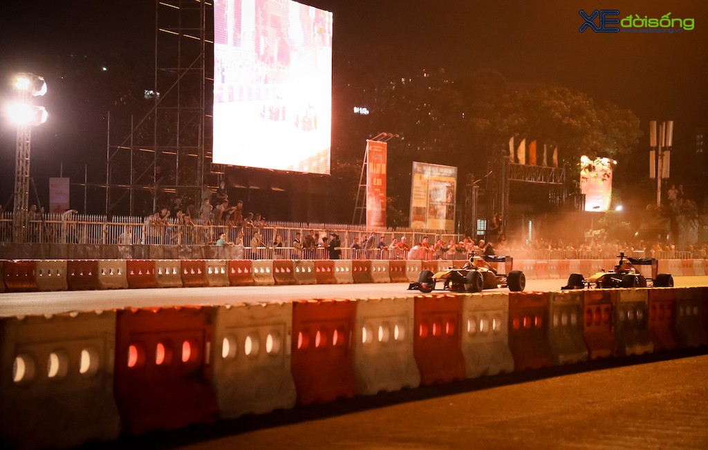 Người Hà Nội hân hoan xem F1, vui mừng vì giá vé khởi điểm 1,75 triệu đồng ảnh 4