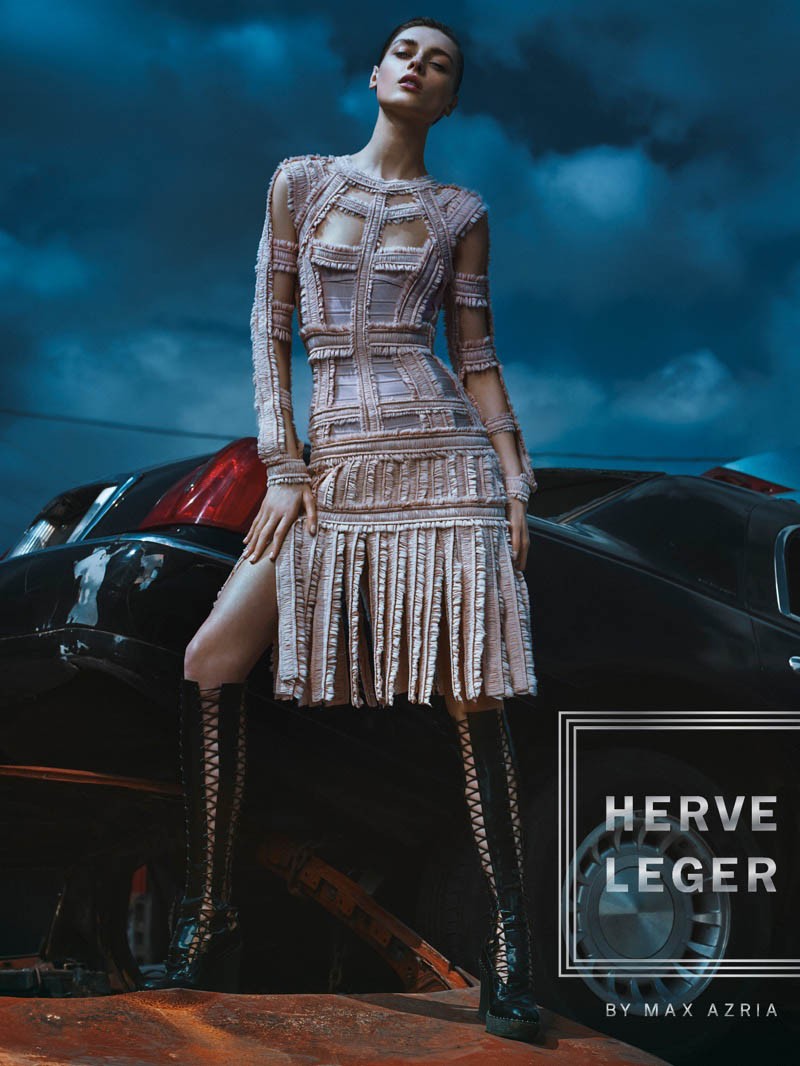 Herve Leger biến bãi rác xe hơi thành sàn diễn thời trang ấn tượng ảnh 12