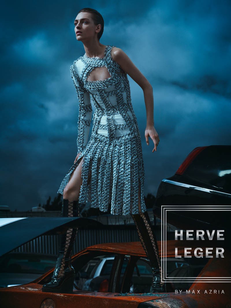 Herve Leger biến bãi rác xe hơi thành sàn diễn thời trang ấn tượng ảnh 8