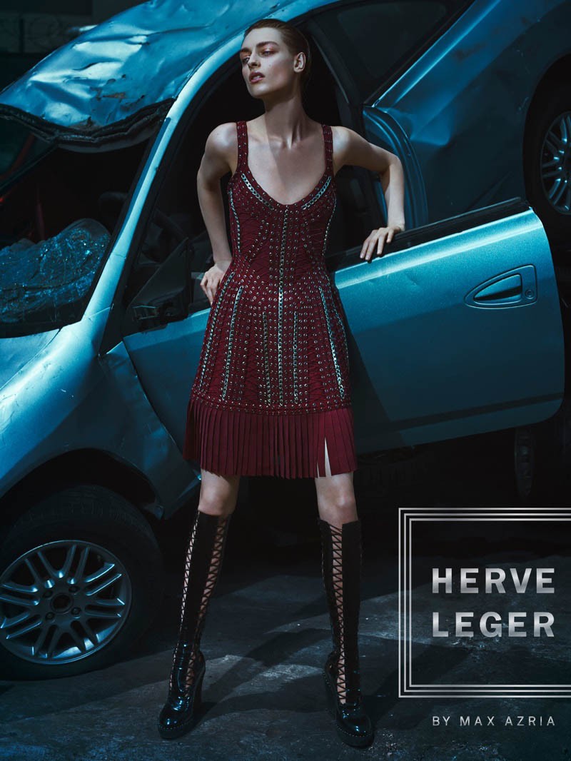 Herve Leger biến bãi rác xe hơi thành sàn diễn thời trang ấn tượng ảnh 9