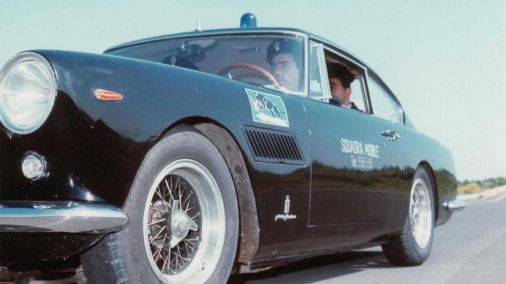 “Chất chơi” như cảnh sát Ý: gần 60 năm trước đã chạy siêu xe Ferrari săn đuổi tội phạm! ảnh 1