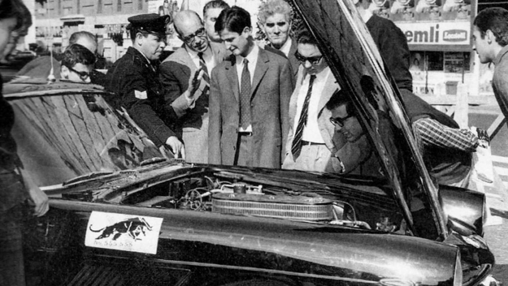 “Chất chơi” như cảnh sát Ý: gần 60 năm trước đã chạy siêu xe Ferrari săn đuổi tội phạm! ảnh 2