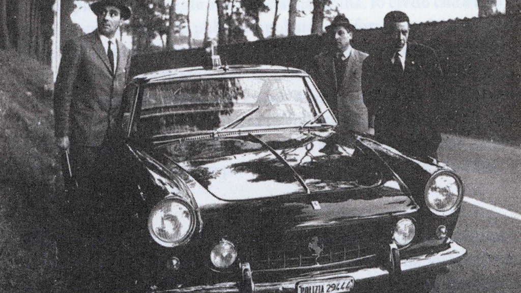 “Chất chơi” như cảnh sát Ý: gần 60 năm trước đã chạy siêu xe Ferrari săn đuổi tội phạm! ảnh 3