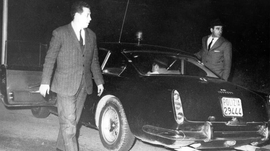 “Chất chơi” như cảnh sát Ý: gần 60 năm trước đã chạy siêu xe Ferrari săn đuổi tội phạm! ảnh 6