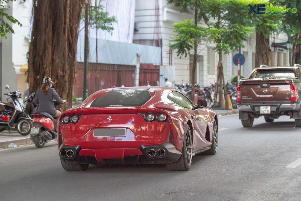 Dạo một vòng Ferrari 812 Superfast – “siêu ngựa” hàng hiếm tại Việt Nam ảnh 10