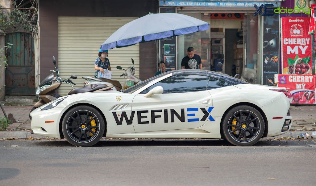 Siêu xe mui trần “giá rẻ” Ferrari California tinh khôi trên đường phố Hà Nội, là chiếc độc nhất Việt Nam ảnh 2