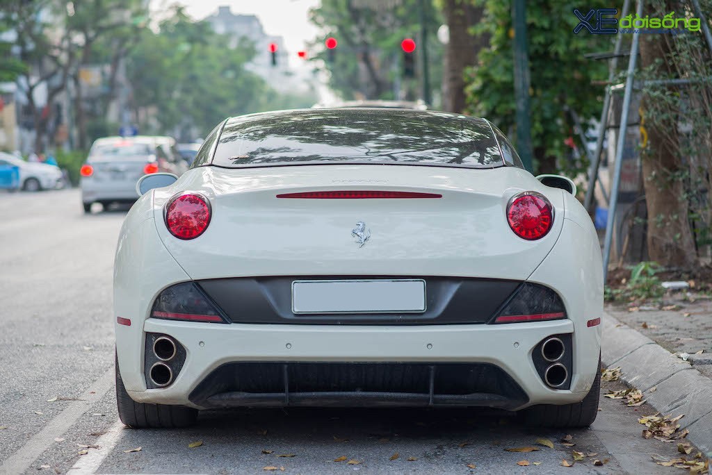 Siêu xe mui trần “giá rẻ” Ferrari California tinh khôi trên đường phố Hà Nội, là chiếc độc nhất Việt Nam ảnh 3