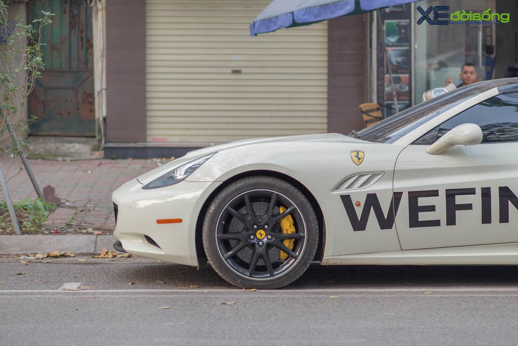 Siêu xe mui trần “giá rẻ” Ferrari California tinh khôi trên đường phố Hà Nội, là chiếc độc nhất Việt Nam ảnh 7