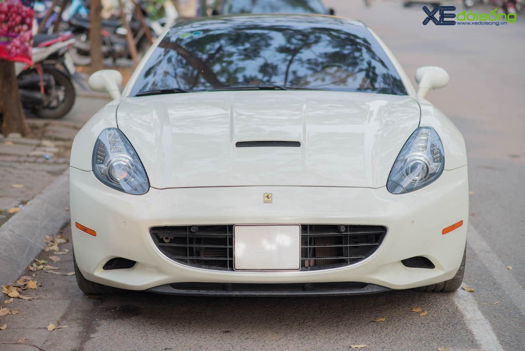 Siêu xe mui trần “giá rẻ” Ferrari California tinh khôi trên đường phố Hà Nội, là chiếc độc nhất Việt Nam ảnh 8