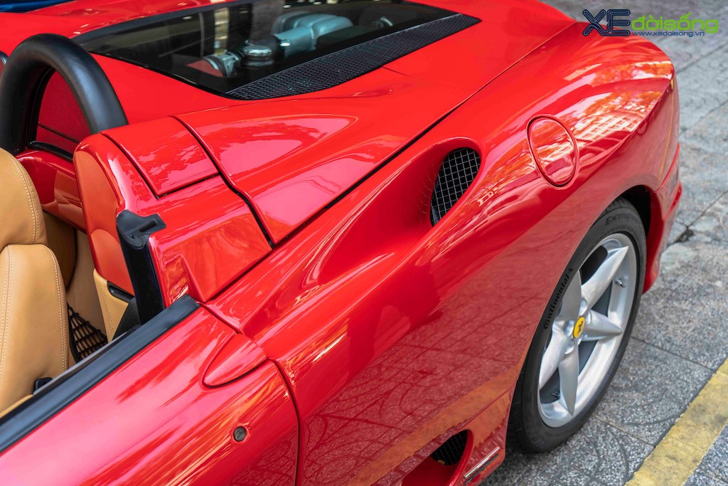 Soi chi tiết Ferrari 360 Spider - một trong những siêu xe đầu tiên có mặt tại Việt Nam ảnh 13