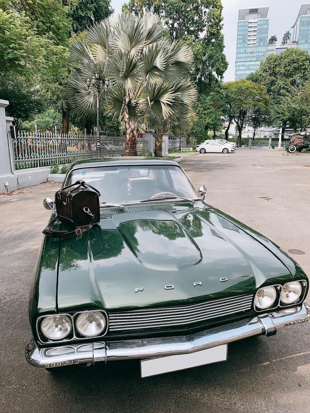 Ngắm nhìn xe cổ Ford Capri “hàng hiếm” khoe dáng đẹp lung linh giữa lòng Sài Gòn ảnh 2