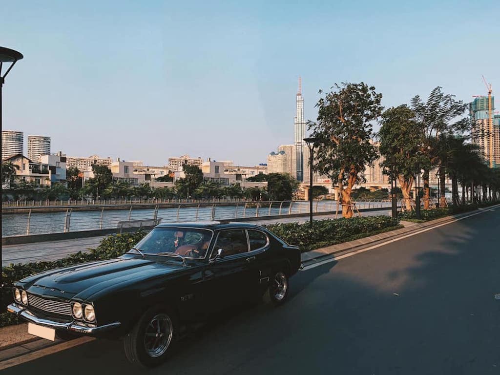 Ngắm nhìn xe cổ Ford Capri “hàng hiếm” khoe dáng đẹp lung linh giữa lòng Sài Gòn ảnh 8