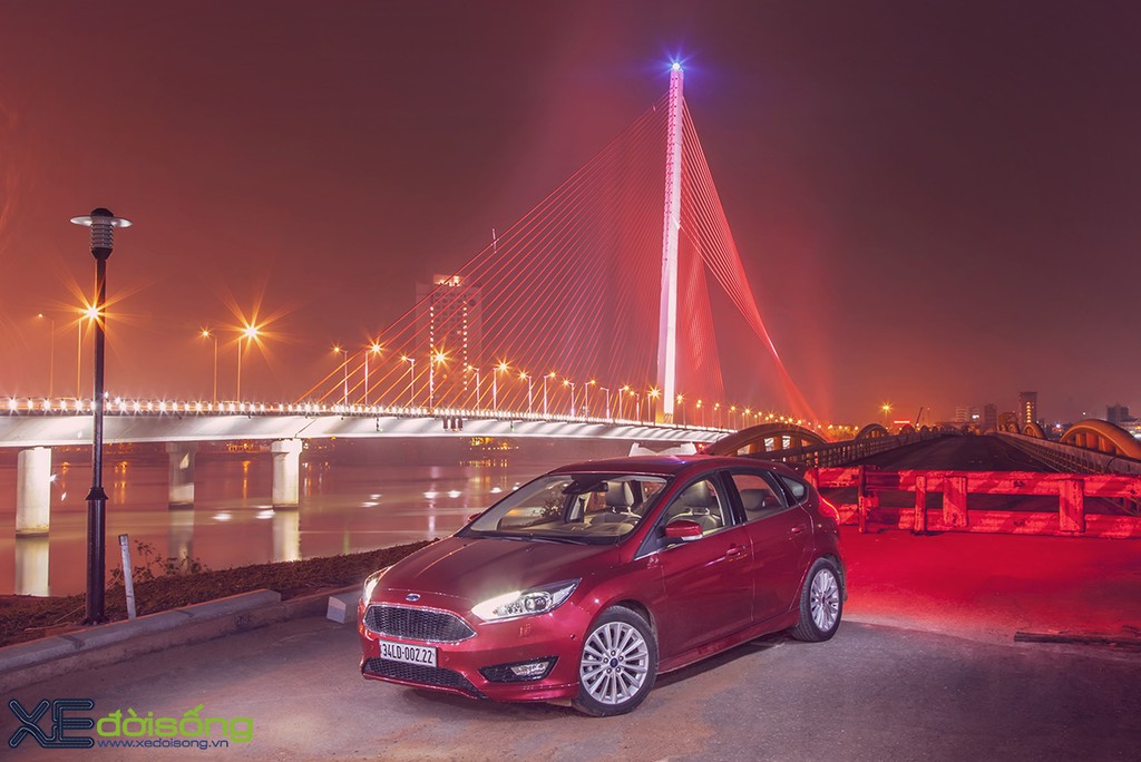 Vẻ đẹp Ford Focus EcoBoost bên 4 cây cầu sông Hàn, Đà Nẵng ảnh 4