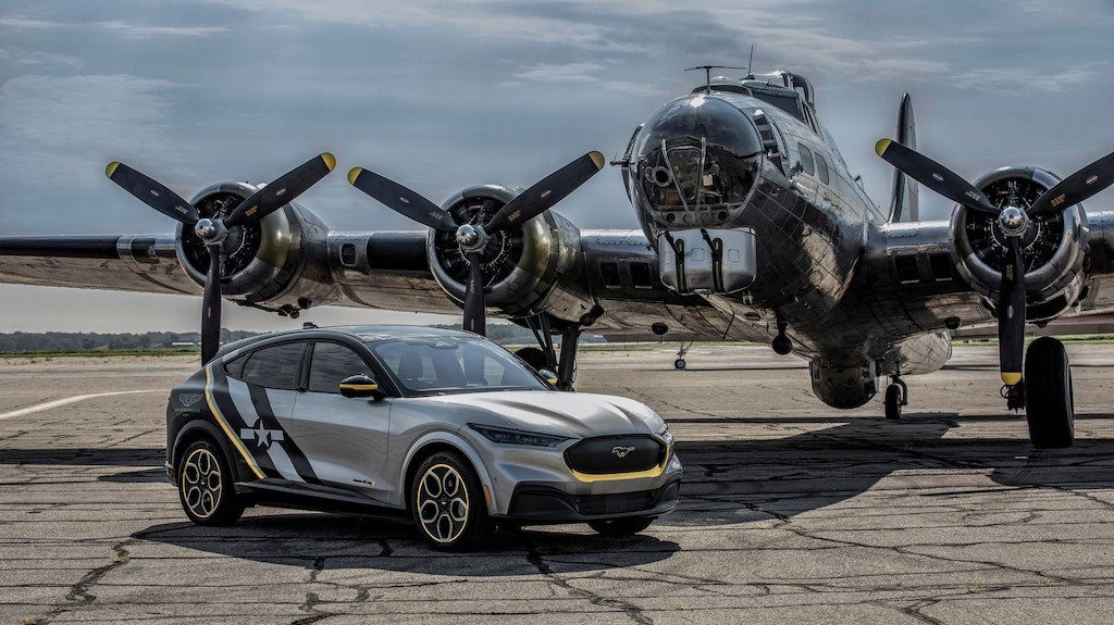Ford lại làm Mustang với cảm hứng từ máy bay chiến đấu, nhưng lần này có điểm khác biệt lớn ảnh 1