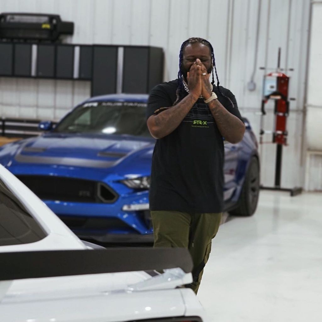 Sau thành công với âm nhạc, rapper kiêm ca sĩ T-Pain “tậu” Ford Mustang tập drift ảnh 2