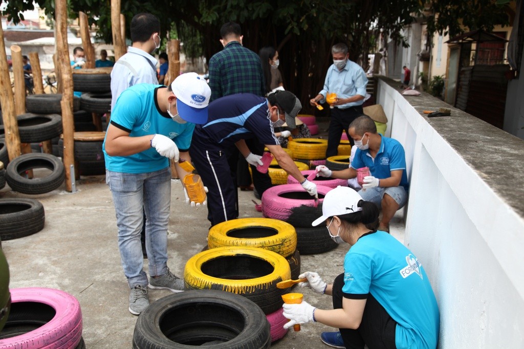 Ford Việt Nam xây dựng sân chơi tái chế “xanh” cho trẻ em ảnh 2