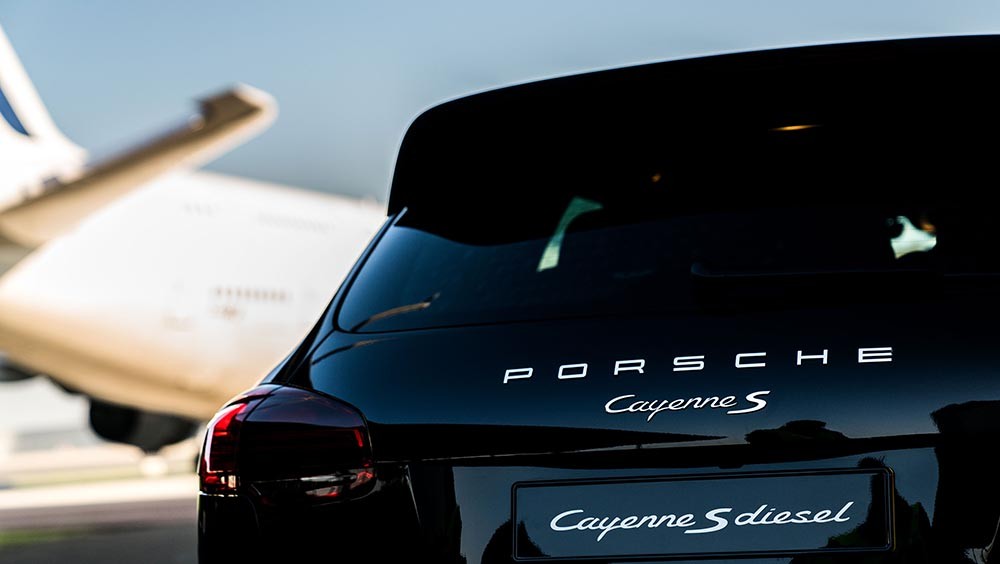 Porsche Cayenne kéo máy bay Airbus A380 lập kỷ lục Guinness ảnh 7