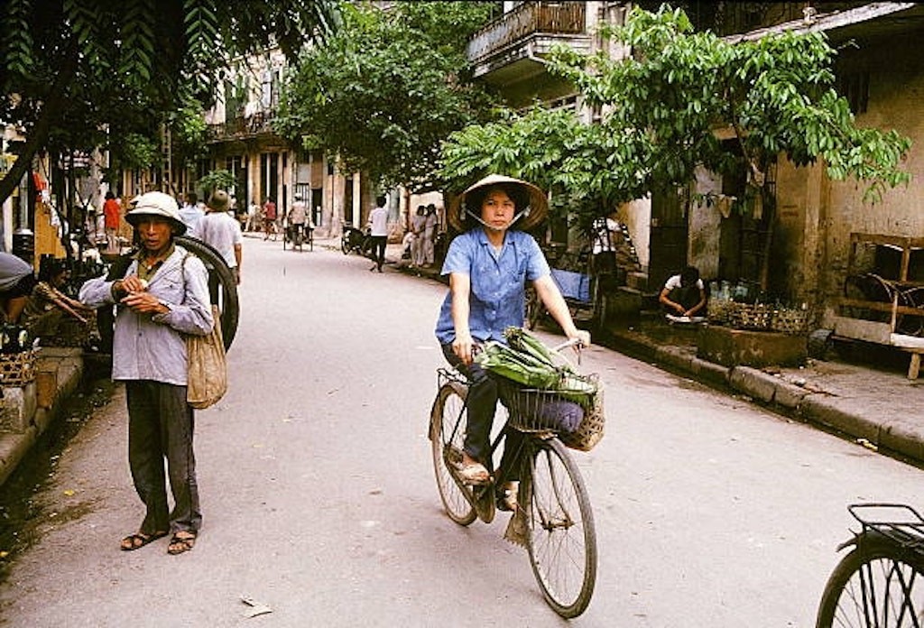 Chùm ảnh: Không giãn cách xã hội, đường phố Hà Nội khoảng 35 năm trước vẫn vắng bóng người và xe cơ giới ảnh 1