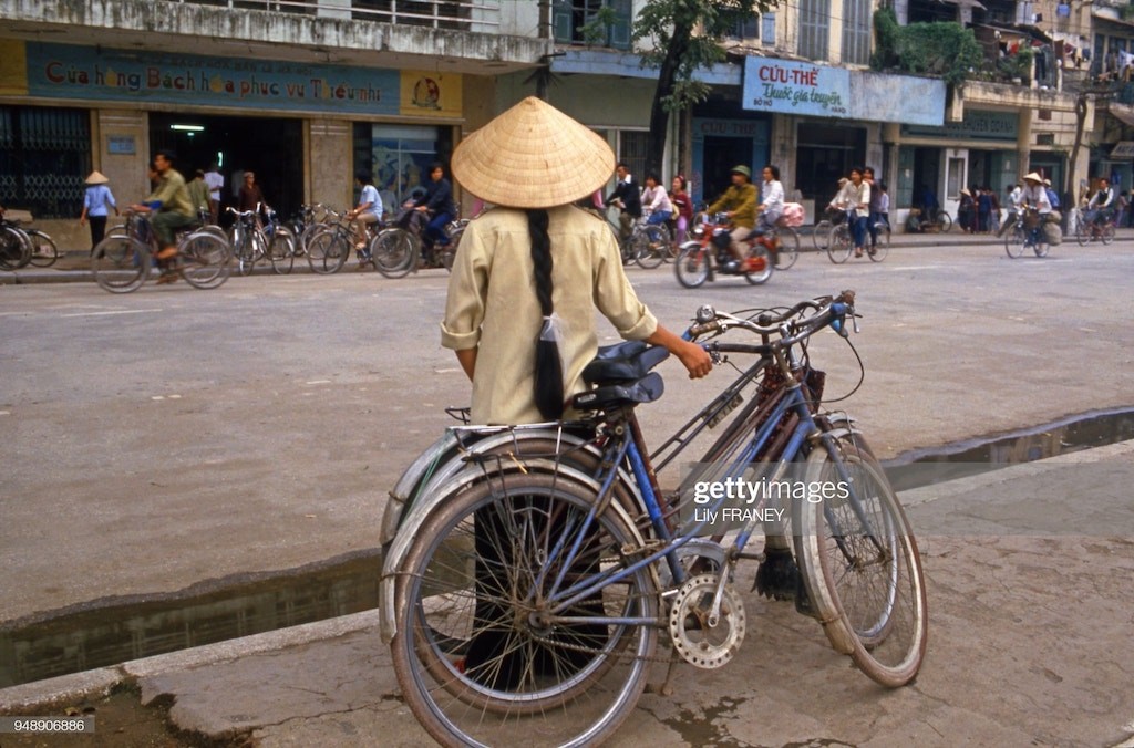 Chùm ảnh: Không giãn cách xã hội, đường phố Hà Nội khoảng 35 năm trước vẫn vắng bóng người và xe cơ giới ảnh 2
