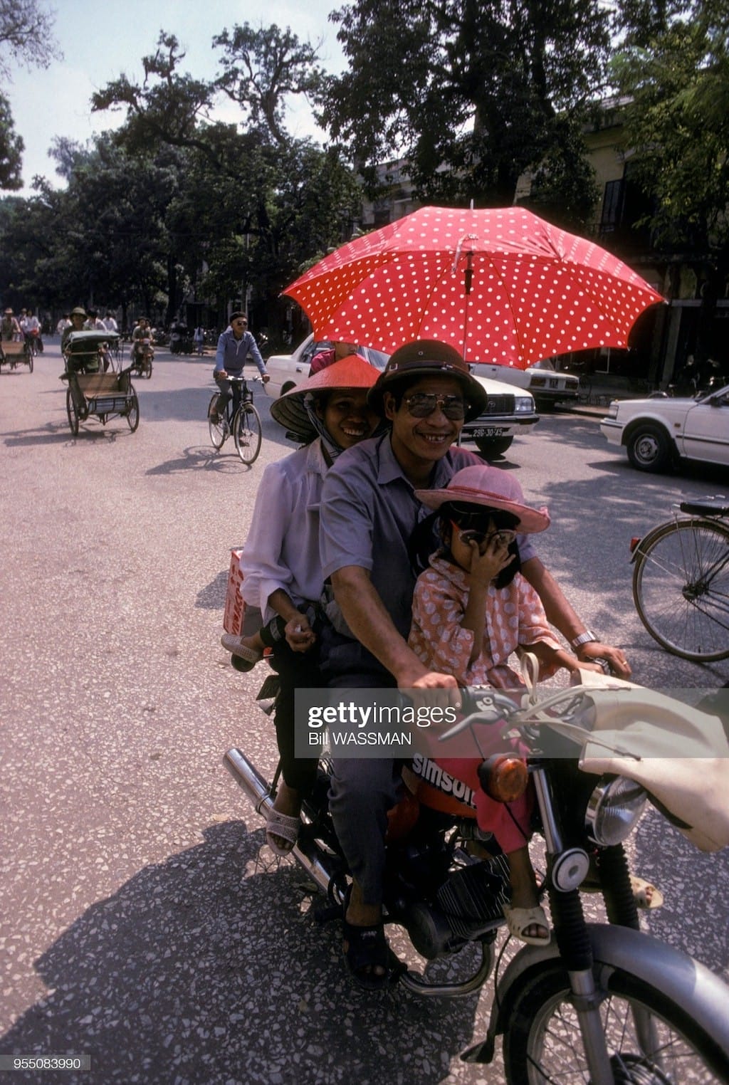 Chùm ảnh: Không giãn cách xã hội, đường phố Hà Nội khoảng 35 năm trước vẫn vắng bóng người và xe cơ giới ảnh 4