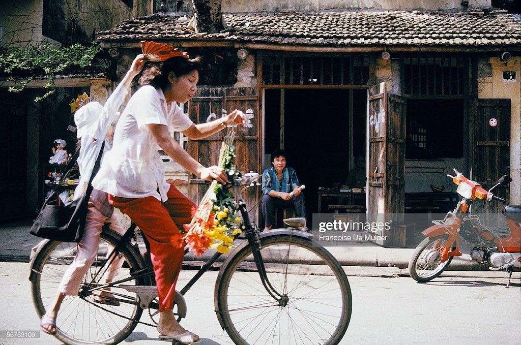 Chùm ảnh: Không giãn cách xã hội, đường phố Hà Nội khoảng 35 năm trước vẫn vắng bóng người và xe cơ giới ảnh 5