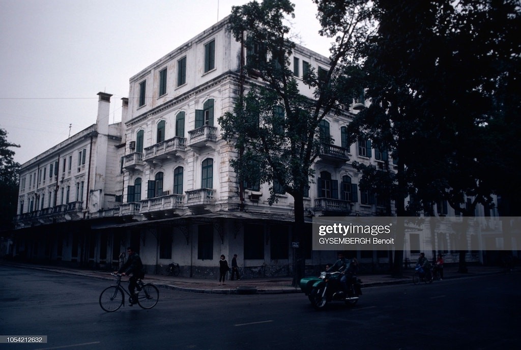 Chùm ảnh: Không giãn cách xã hội, đường phố Hà Nội khoảng 35 năm trước vẫn vắng bóng người và xe cơ giới ảnh 7