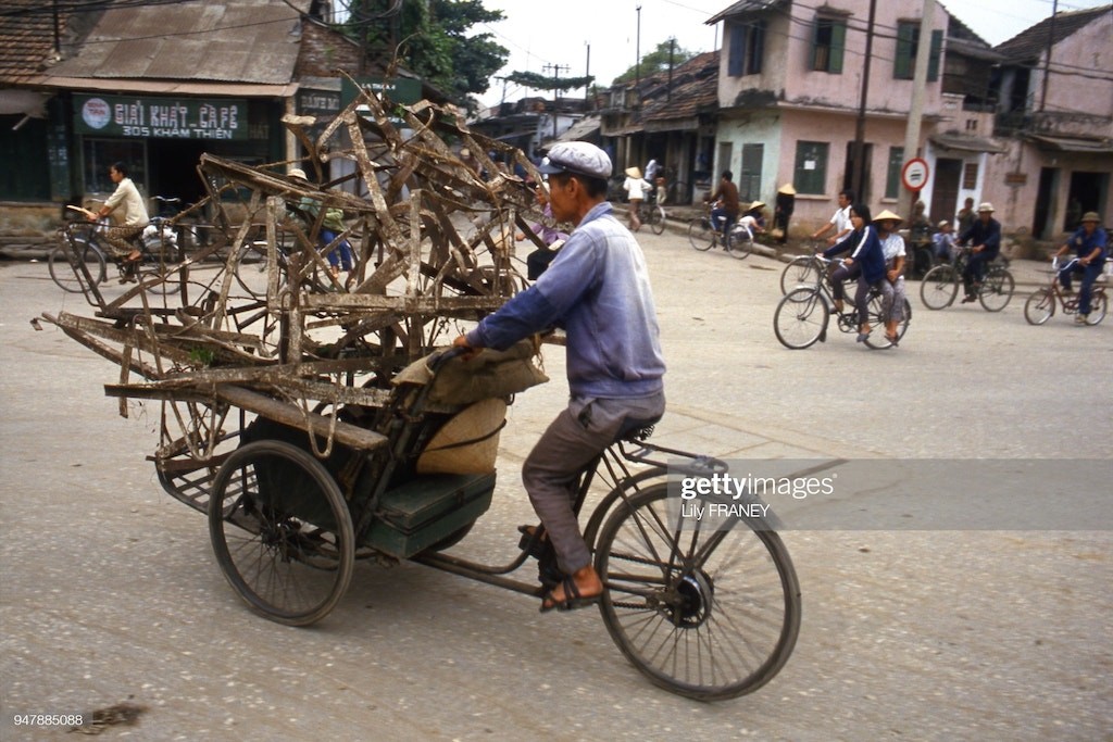 Chùm ảnh: Không giãn cách xã hội, đường phố Hà Nội khoảng 35 năm trước vẫn vắng bóng người và xe cơ giới ảnh 9