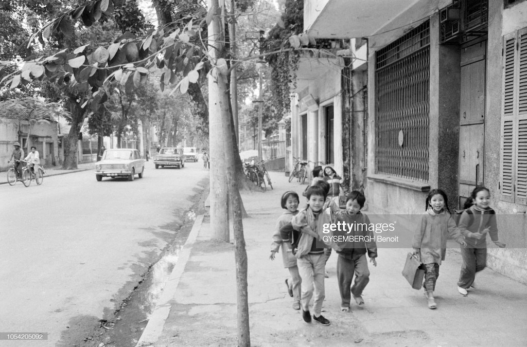 Chùm ảnh: Không giãn cách xã hội, đường phố Hà Nội khoảng 35 năm trước vẫn vắng bóng người và xe cơ giới ảnh 10