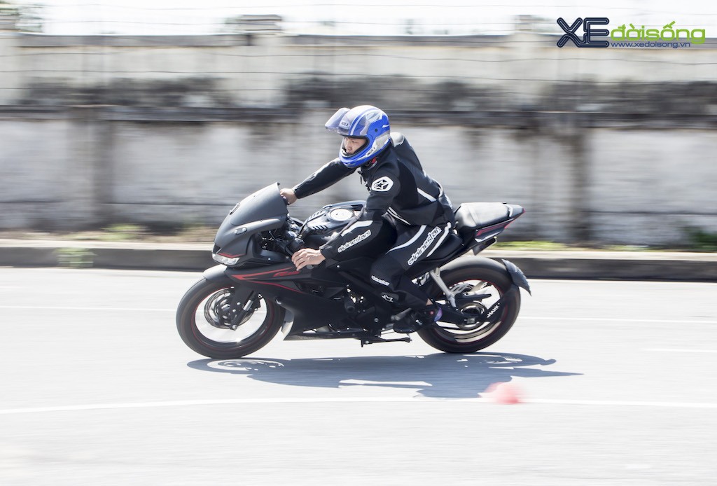 Người chơi xe Hà Nội đội nắng “luyện công” lái mô tô ảnh 10