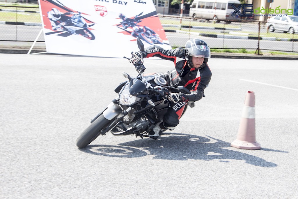 Người chơi xe Hà Nội đội nắng “luyện công” lái mô tô ảnh 17