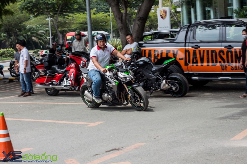 Học cách lái Harley-Davidson vượt chướng ngại vật ở Sài Gòn ảnh 12
