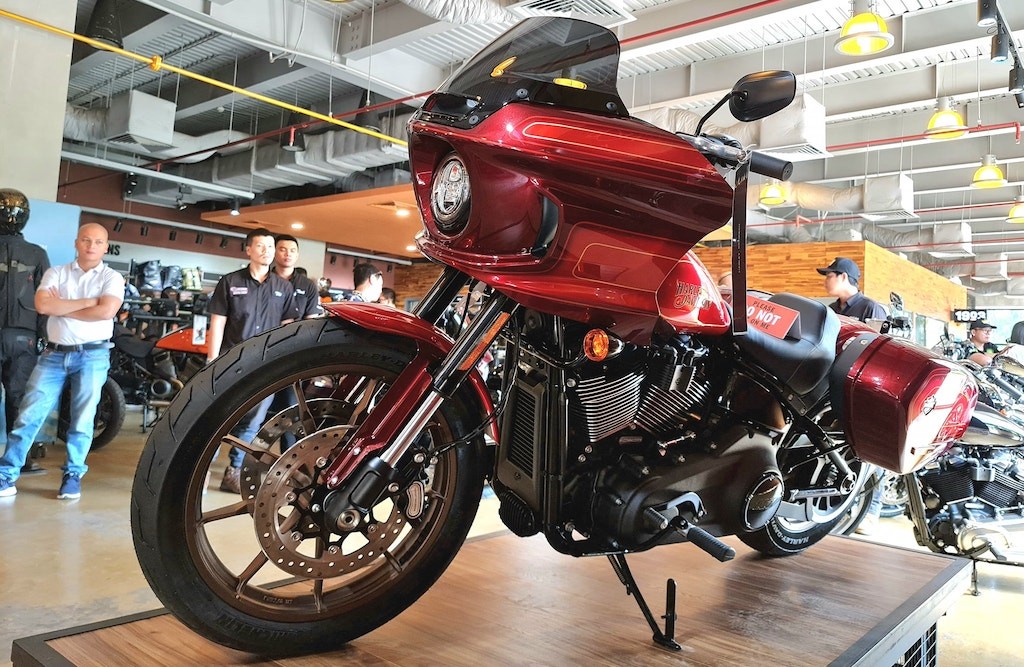 Vừa ra mắt Thế giới hơn 1 tháng, “quỷ đỏ” Harley-Davidson Low Rider ST El Diablo đã về Việt Nam “thét giá” tiền tỷ ảnh 1