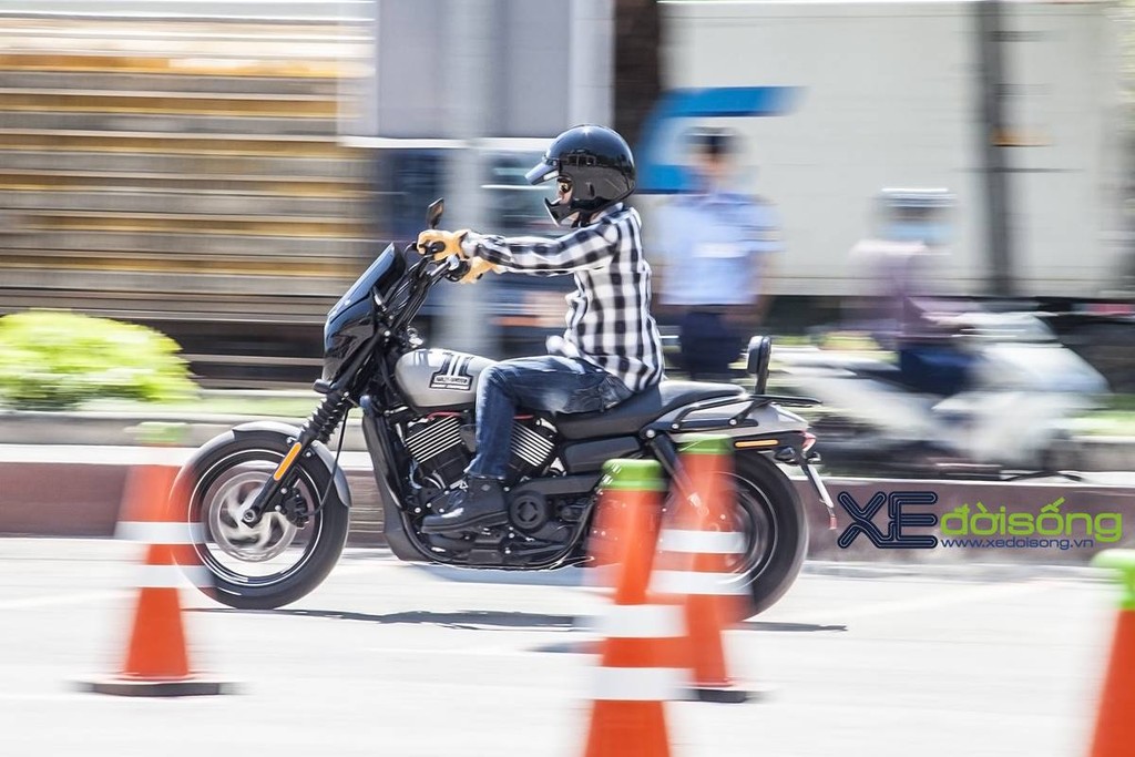 Harley-Davidson hướng dẫn lái xe an toàn dịp Sportster Day ở Sài Gòn ảnh 14
