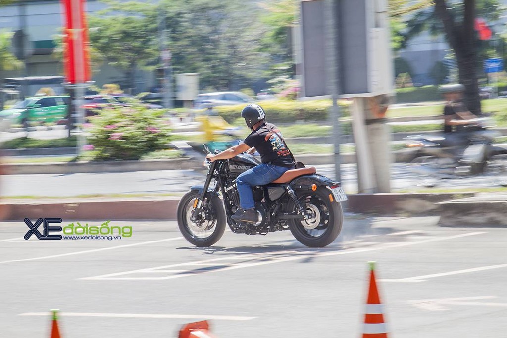 Harley-Davidson hướng dẫn lái xe an toàn dịp Sportster Day ở Sài Gòn ảnh 5