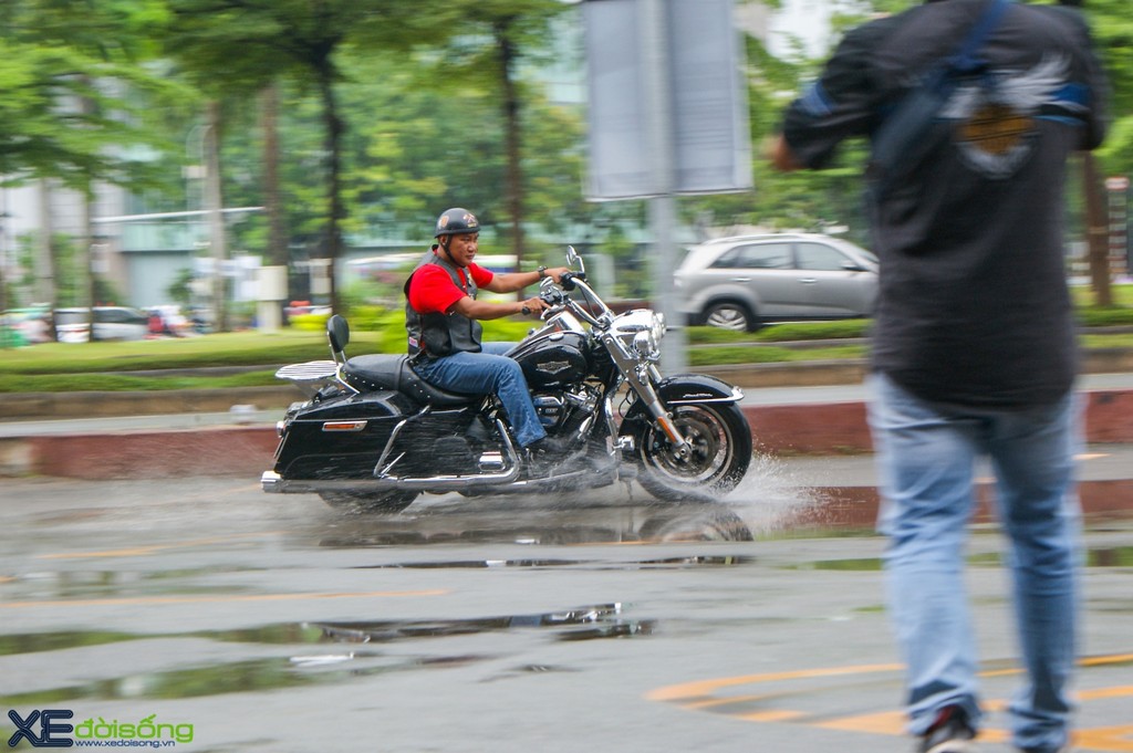 Harley-Davidson of Saigon tổ chức tập kỹ năng lái mô tô trong mưa ảnh 5