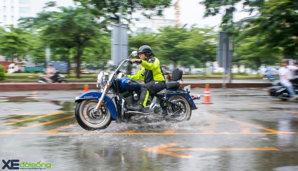 Harley-Davidson of Saigon tổ chức tập kỹ năng lái mô tô trong mưa ảnh 6
