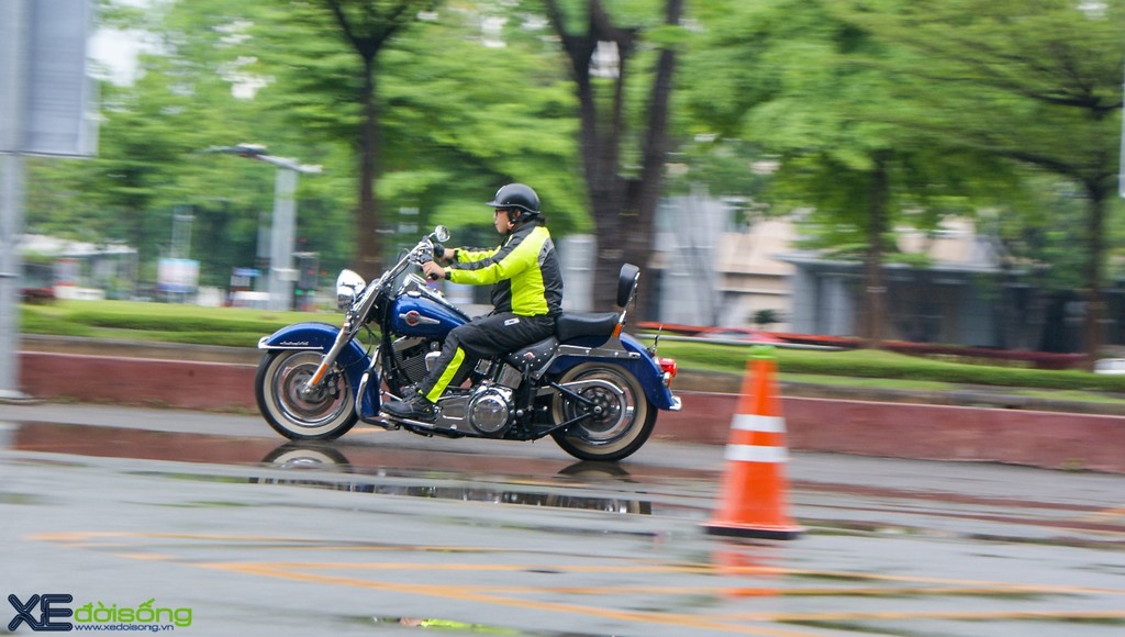 Harley-Davidson of Saigon tổ chức tập kỹ năng lái mô tô trong mưa ảnh 8