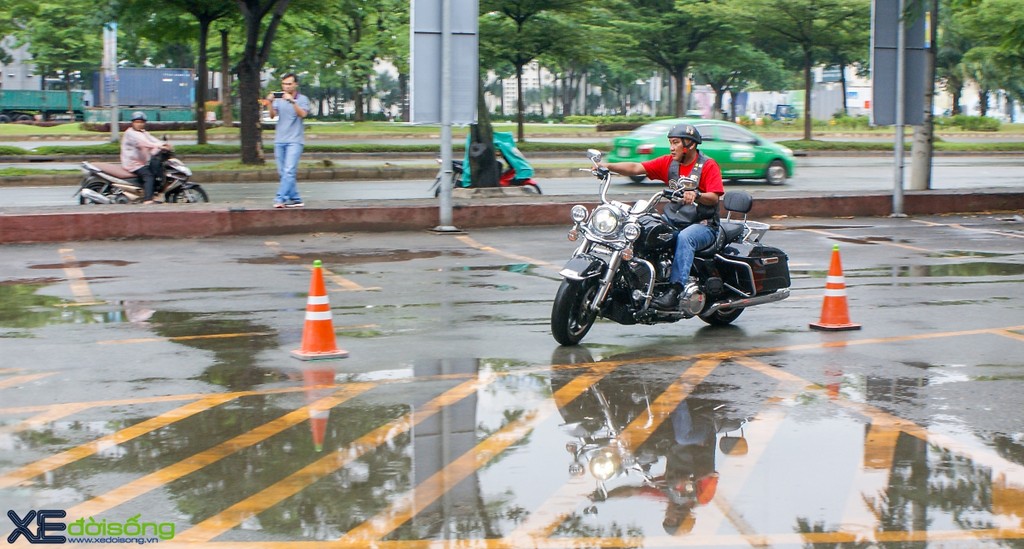 Harley-Davidson of Saigon tổ chức tập kỹ năng lái mô tô trong mưa ảnh 9