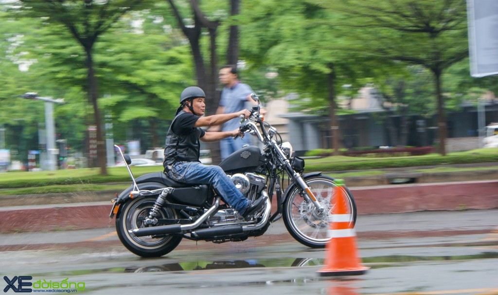 Harley-Davidson of Saigon tổ chức tập kỹ năng lái mô tô trong mưa ảnh 11